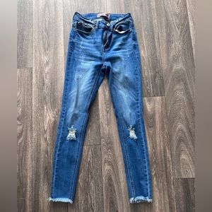 Skinny jeans with slight rips